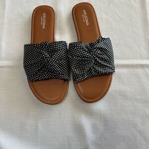 Arizona Jean Company Black and White Slide Sandals